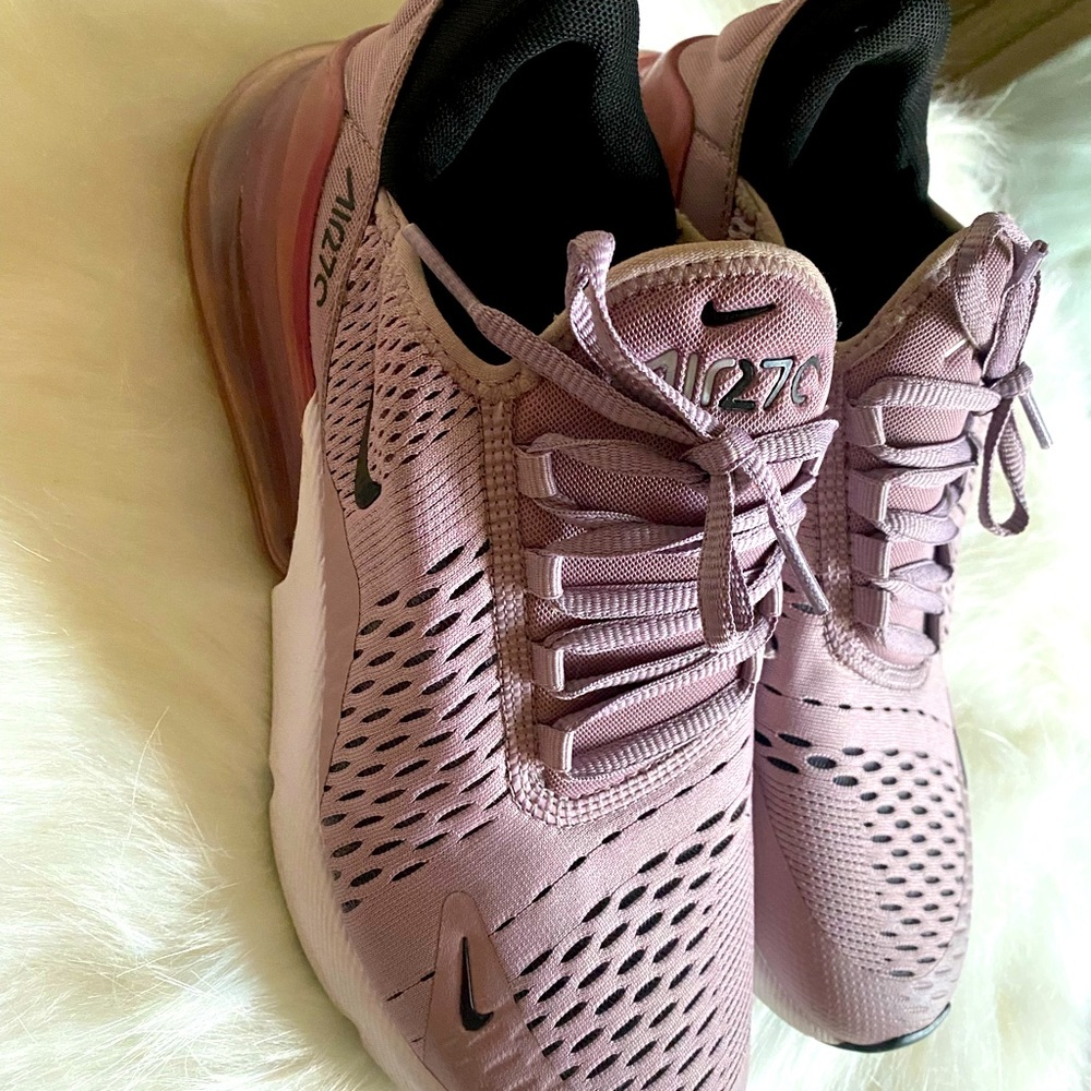 Women’s or girls Nike 270